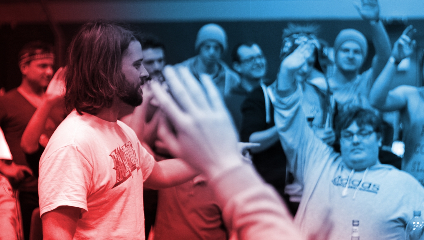 Image of peaople play cards